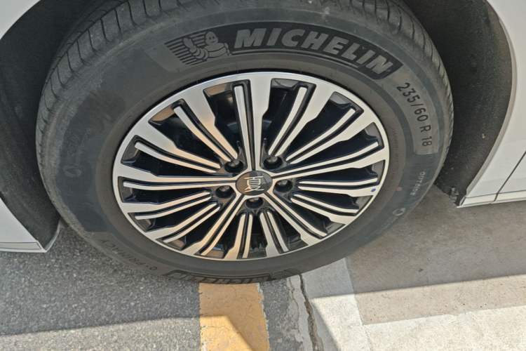Used BYD Xia 2025 DM-i 1.5T 180km Excellence Model Left Front Wheel Hub