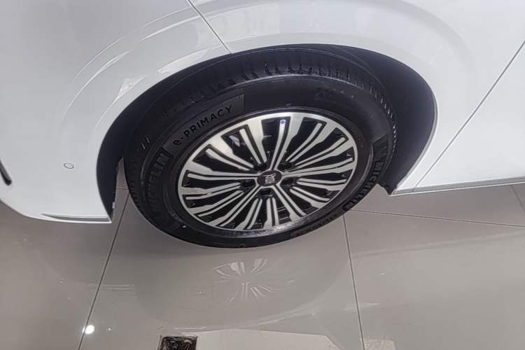 Used BYD Xia 2025 DM-i 1.5T 180km Beyond Edition Left Front Wheel Hub