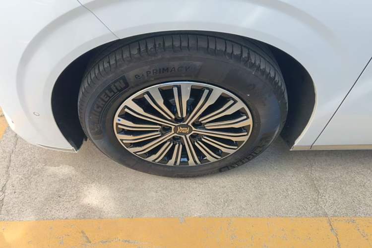Used BYD Xia 2025 DM-i 1.5T 180km Beyond Edition Left Front Wheel Hub