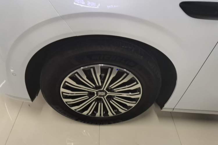 Used BYD Xia 2025 DM-i 1.5T 180km Beyond Edition Left Front Wheel Hub