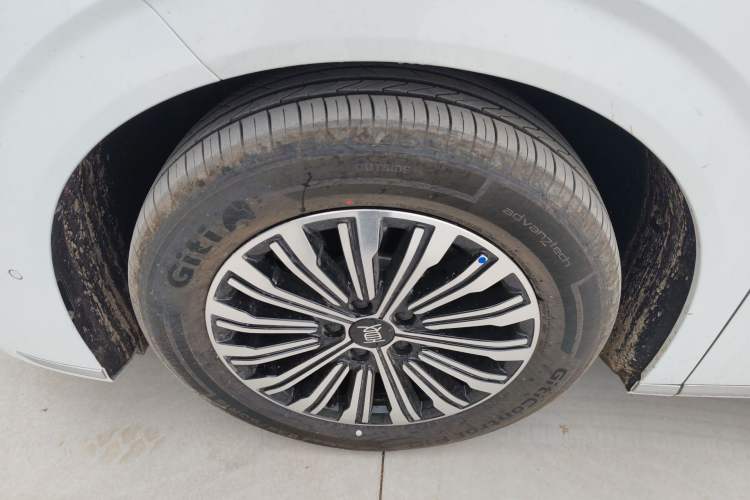 Used BYD Xia 2025 DM-i 1.5T 100km Supreme Edition Left Front Wheel Hub