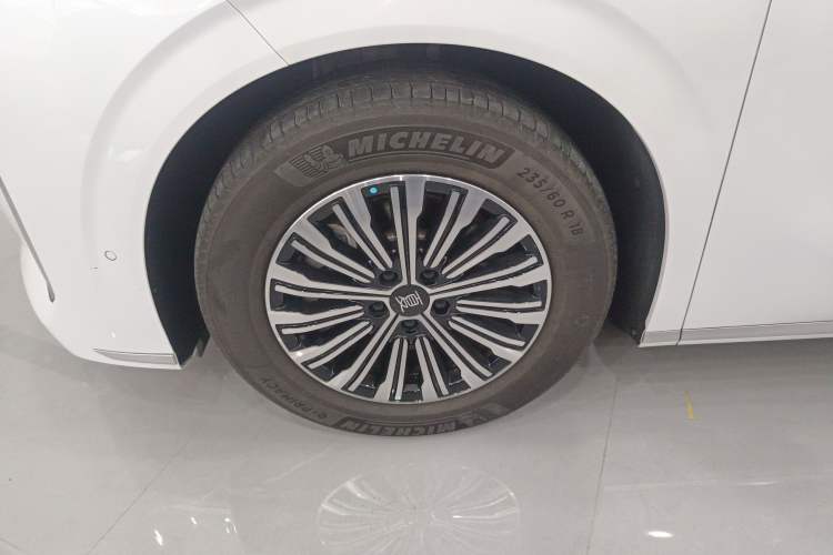 Used BYD Xia 2025 DM-i 1.5T 180km Beyond Edition Left Front Wheel Hub