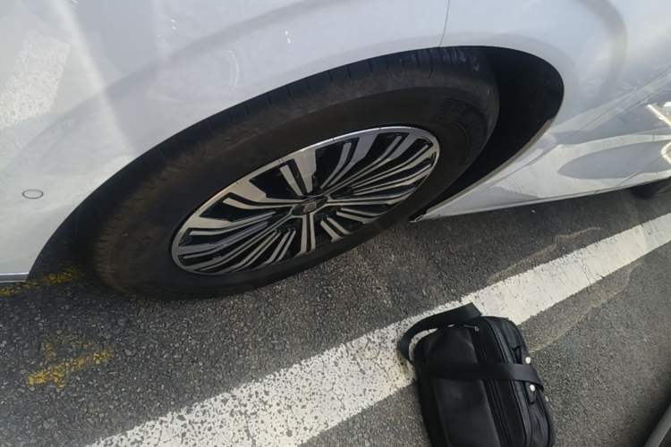Used BYD Xia 2025 DM-i 1.5T 180km Beyond Edition Left Front Wheel Hub