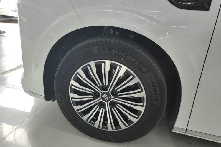 Used BYD Xia 2025 DM-i 1.5T 180km Beyond Edition Left Front Wheel Hub
