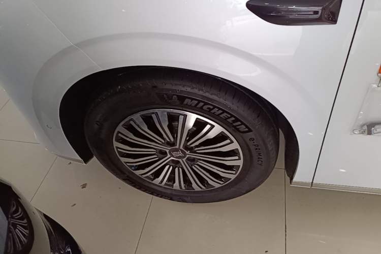 Used BYD Xia 2025 DM-i 1.5T 180km Beyond Edition Left Front Wheel Hub