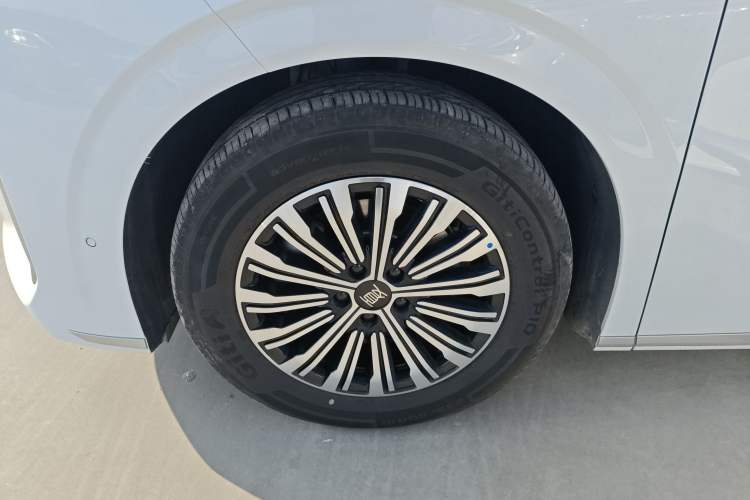 Used BYD Xia 2025 DM-i 1.5T 100km Supreme Edition Left Front Wheel Hub
