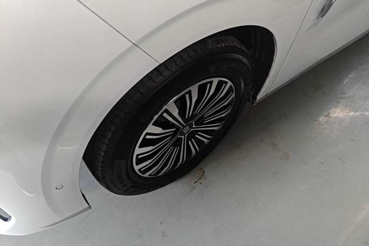 Used BYD Xia 2025 DM-i 1.5T 180km Beyond Edition Left Front Wheel Hub