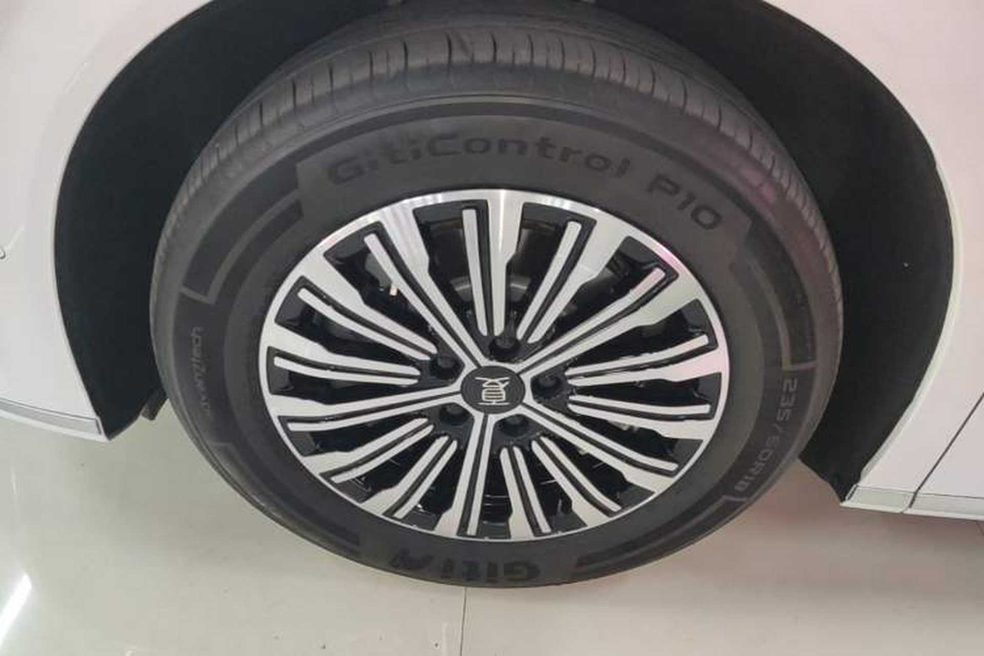 Used BYD Xia 2025 DM-i 1.5T 100km Leading Model Left Front Wheel Hub