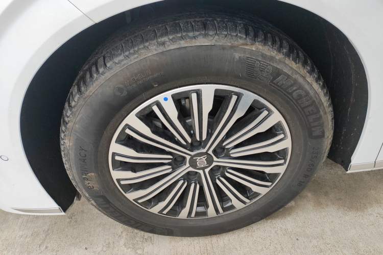 Used BYD Xia 2025 DM-i 1.5T 180km Beyond Edition Left Front Wheel Hub