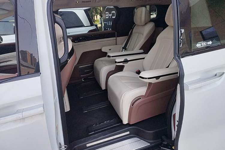 Used BYD Xia 2025 DM-i 1.5T 180km Excellence Model Left Rear Seat