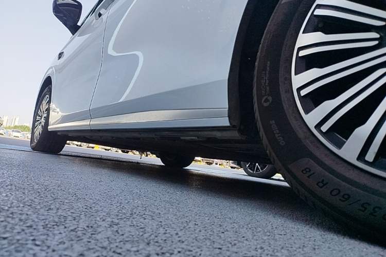 Used BYD Xia 2025 DM-i 1.5T 180km Excellence Model Left Side Sill