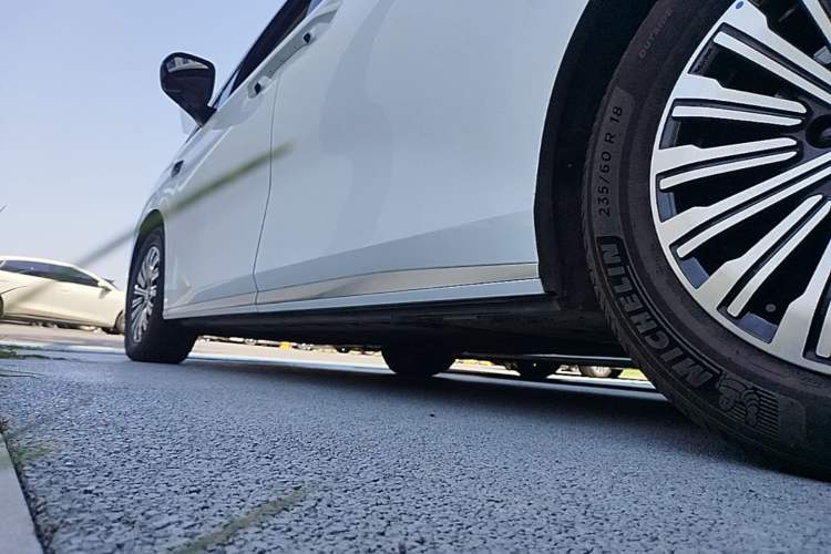 Used BYD Xia 2025 DM-i 1.5T 180km Excellence Model Left Side Sill
