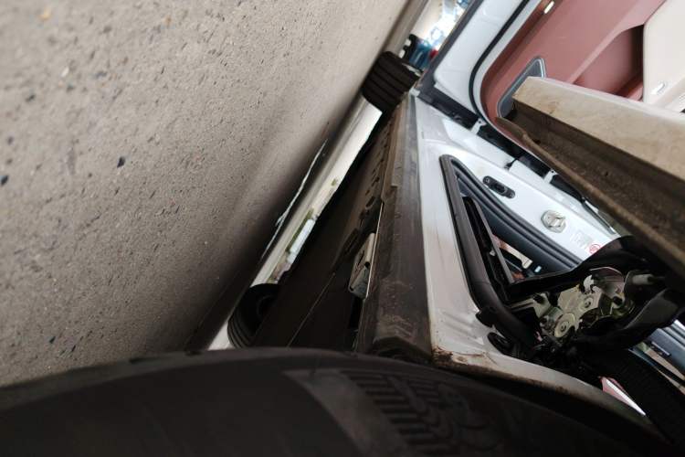 Used BYD Xia 2025 DM-i 1.5T 180km Excellence Model Left Side Sill