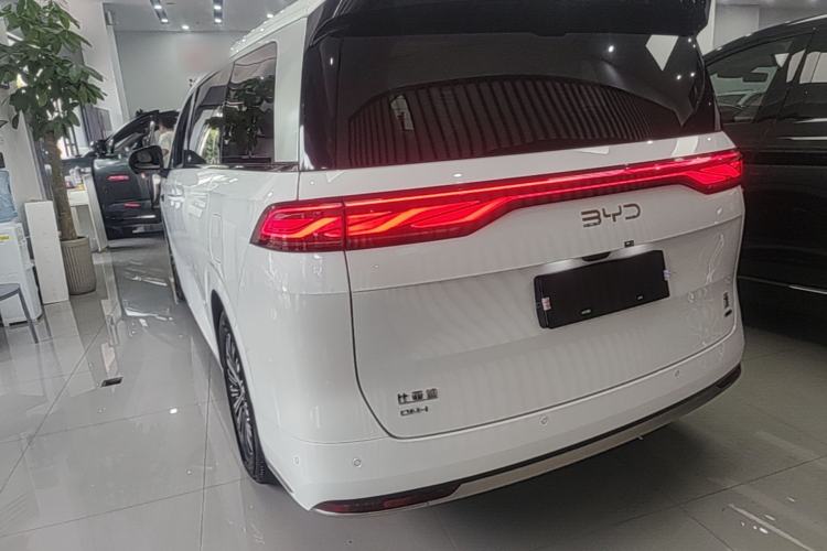 Used BYD Xia 2025 DM-i 1.5T 180km Beyond Edition Rear Left 45 Deg