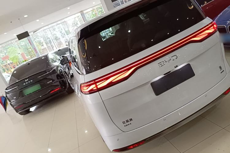 Used BYD Xia 2025 DM-i 1.5T 180km Beyond Edition Rear Left 45 Deg