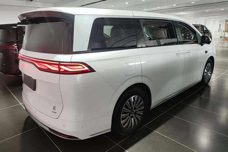 Used BYD Xia 2025 DM-i 1.5T 180km Beyond Edition Rear Right 45 Deg