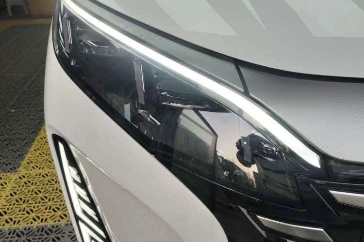 Used BYD Xia 2025 DM-i 1.5T 180km Beyond Edition Right Front Headlight