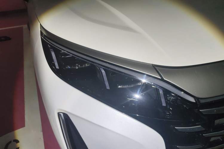 Used BYD Xia 2025 DM-i 1.5T 100km Supreme Edition Right Front Headlight
