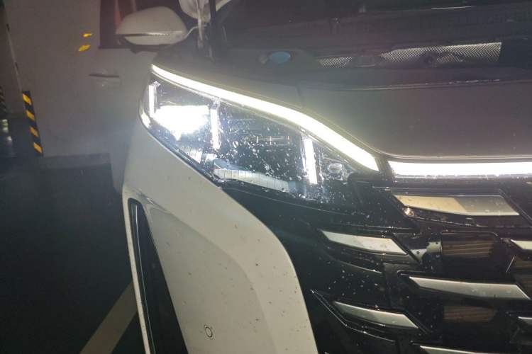 Used BYD Xia 2025 DM-i 1.5T 180km Excellence Model Right Front Headlight