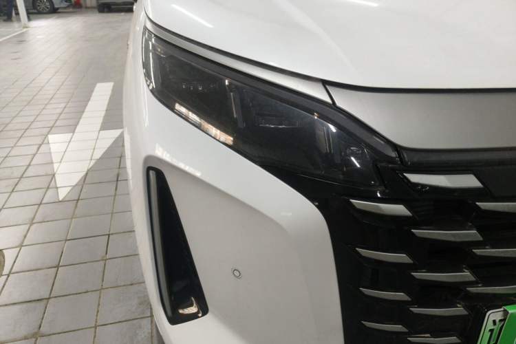 Used BYD Xia 2025 DM-i 1.5T 180km Excellence Model Right Front Headlight