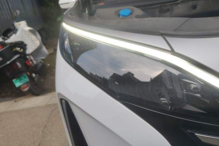 Used BYD Xia 2025 DM-i 1.5T 100km Supreme Edition Right Front Headlight