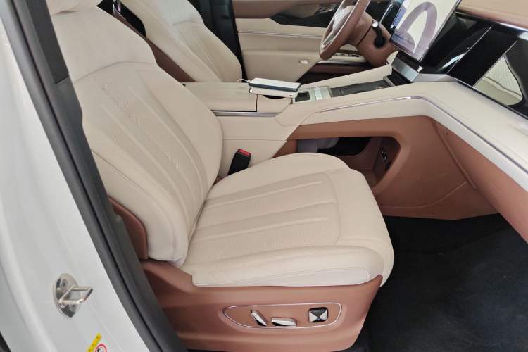 Used BYD Xia 2025 DM-i 1.5T 180km Beyond Edition Right Front Seat