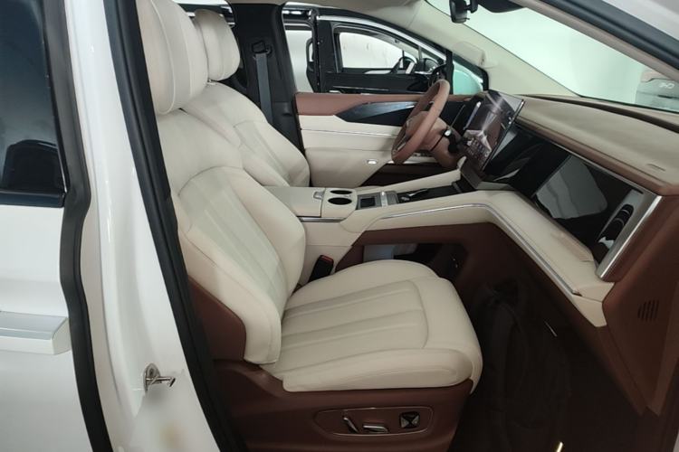 Used BYD Xia 2025 DM-i 1.5T 180km Beyond Edition Right Front Seat