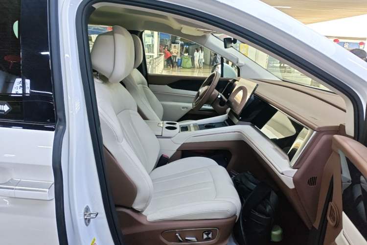 Used BYD Xia 2025 DM-i 1.5T 180km Beyond Edition Right Front Seat