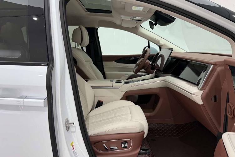 Used BYD Xia 2025 DM-i 1.5T 180km Beyond Edition Right Front Seat