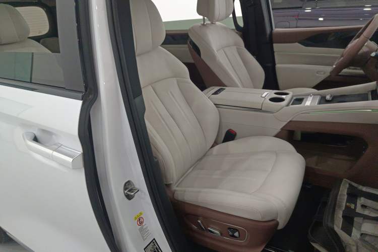 Used BYD Xia 2025 DM-i 1.5T 180km Beyond Edition Right Front Seat