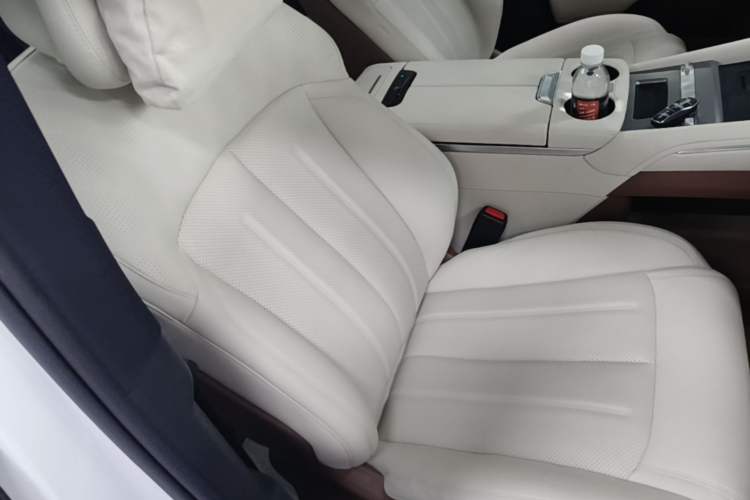 Used BYD Xia 2025 DM-i 1.5T 180km Beyond Edition Right Front Seat