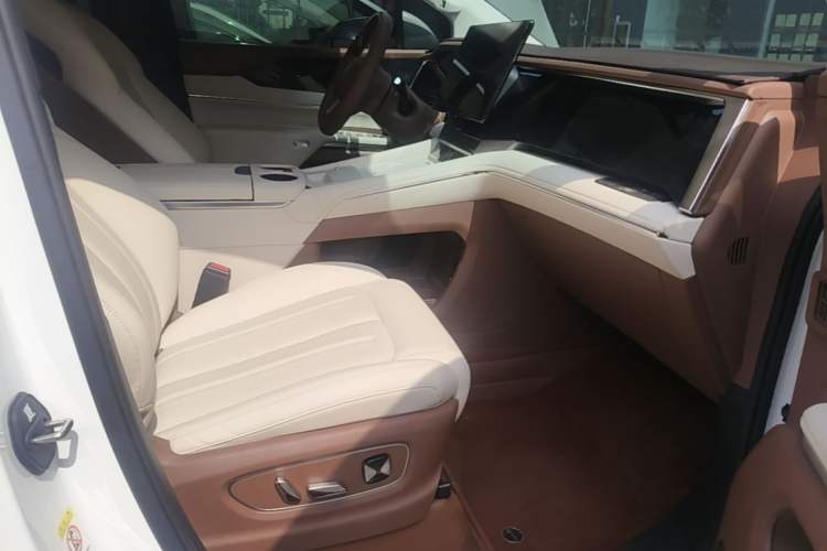 Used BYD Xia 2025 DM-i 1.5T 180km Beyond Edition Right Front Seat