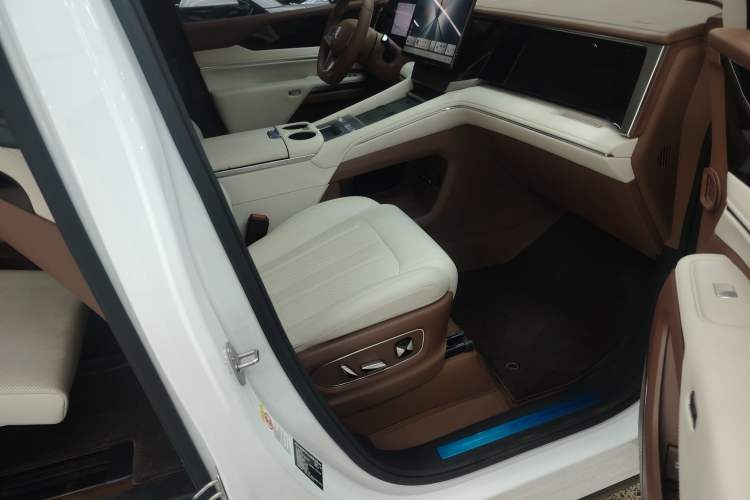 Used BYD Xia 2025 DM-i 1.5T 100km Supreme Edition Right Front Seat