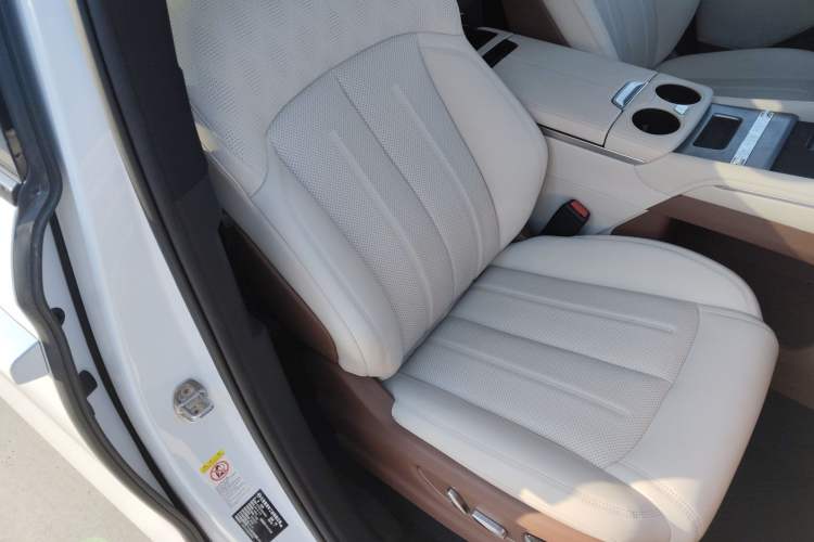 Used BYD Xia 2025 DM-i 1.5T 180km Beyond Edition Right Front Seat