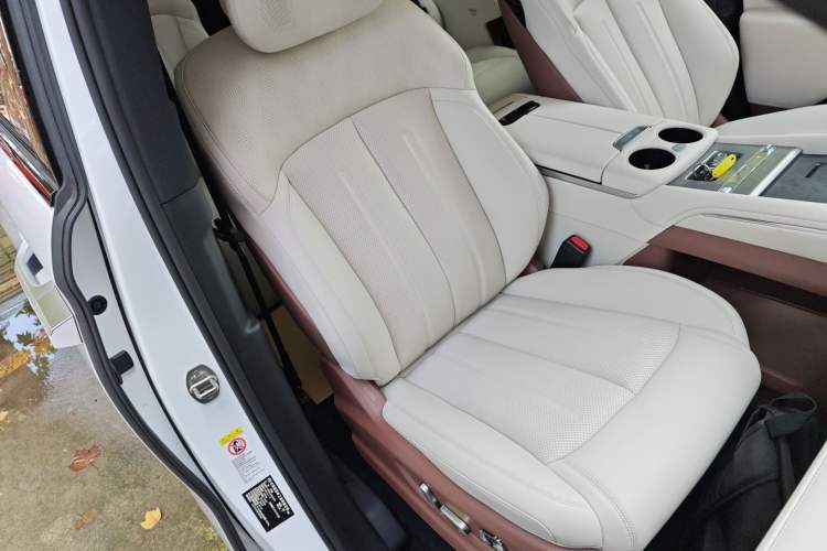 Used BYD Xia 2025 DM-i 1.5T 180km Excellence Model Right Front Seat
