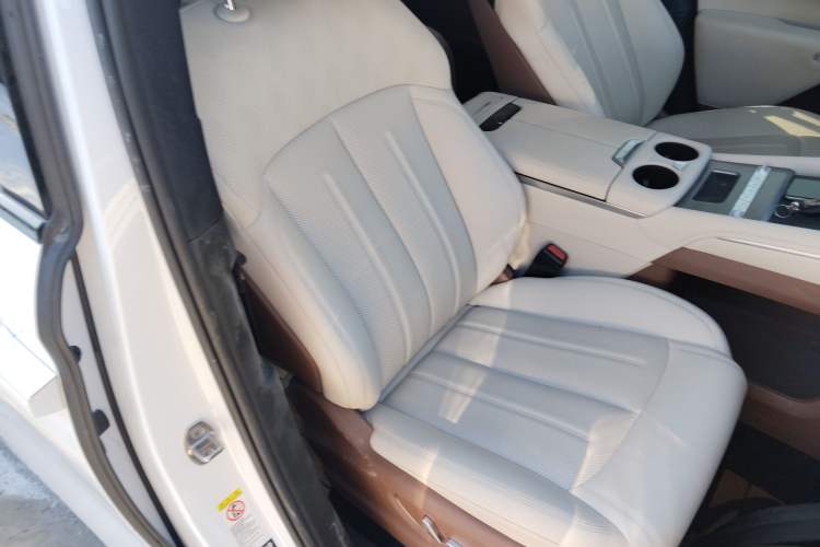 Used BYD Xia 2025 DM-i 1.5T 180km Beyond Edition Right Front Seat
