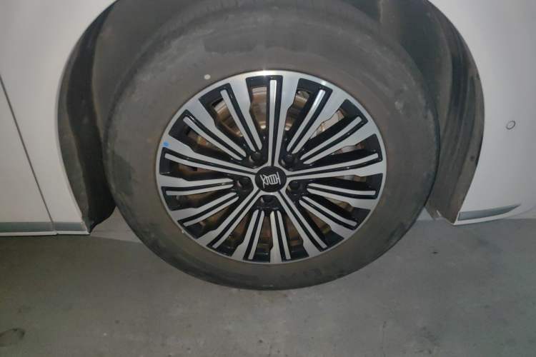 Used BYD Xia 2025 DM-i 1.5T 100km Supreme Edition Right Front Wheel Hub