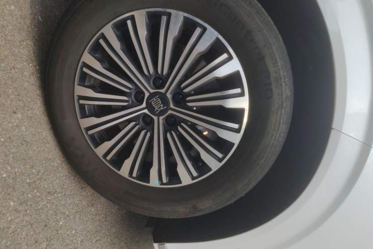 Used BYD Xia 2025 DM-i 1.5T 100km Supreme Edition Right Front Wheel Hub