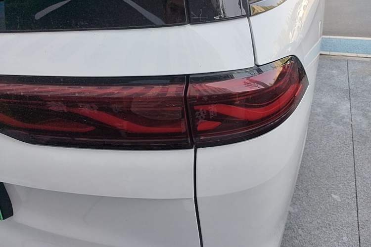 Used BYD Xia 2025 DM-i 1.5T 180km Excellence Model Right Rear Taillight