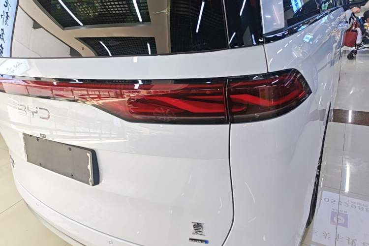 Used BYD Xia 2025 DM-i 1.5T 180km Beyond Edition Right Rear Taillight