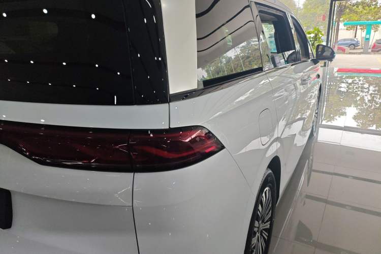 Used BYD Xia 2025 DM-i 1.5T 180km Excellence Model Right Rear Taillight