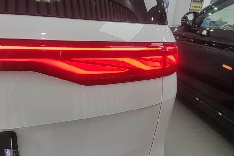 Used BYD Xia 2025 DM-i 1.5T 180km Beyond Edition Right Rear Taillight