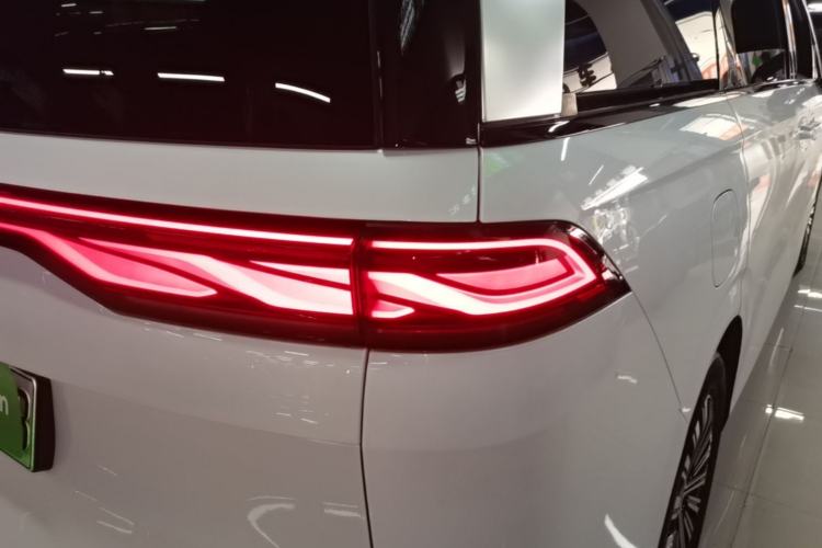 Used BYD Xia 2025 DM-i 1.5T 180km Beyond Edition Right Rear Taillight