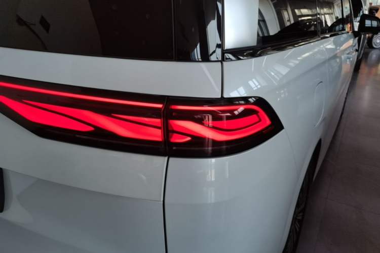 Used BYD Xia 2025 DM-i 1.5T 180km Excellence Model Right Rear Taillight