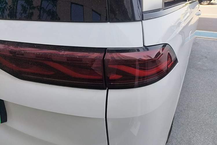 Used BYD Xia 2025 DM-i 1.5T 180km Excellence Model Right Rear Taillight