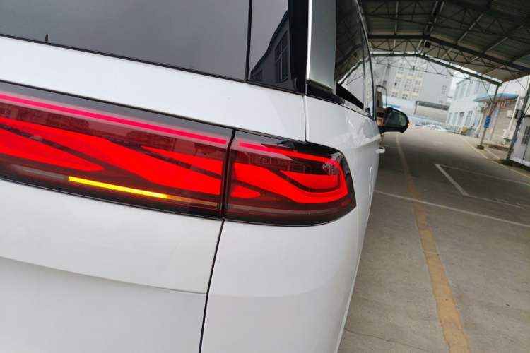 Used BYD Xia 2025 DM-i 1.5T 180km Excellence Model Right Rear Taillight
