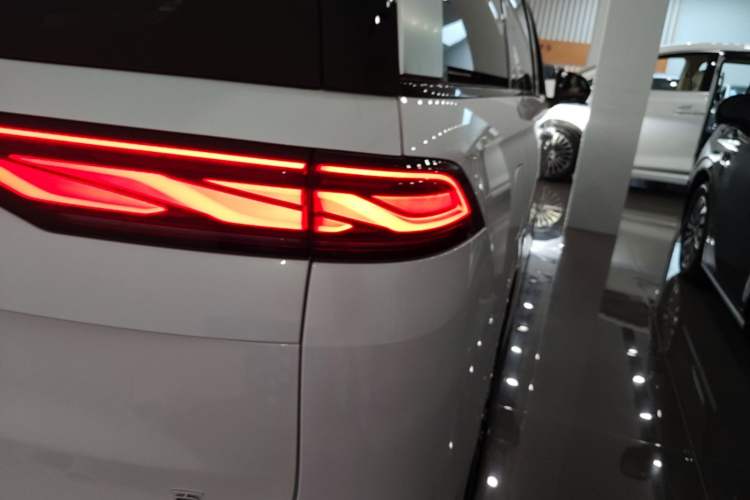 Used BYD Xia 2025 DM-i 1.5T 180km Excellence Model Right Rear Taillight