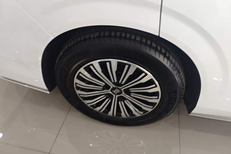 Used BYD Xia 2025 DM-i 1.5T 180km Excellence Model Right Rear Wheel Hub