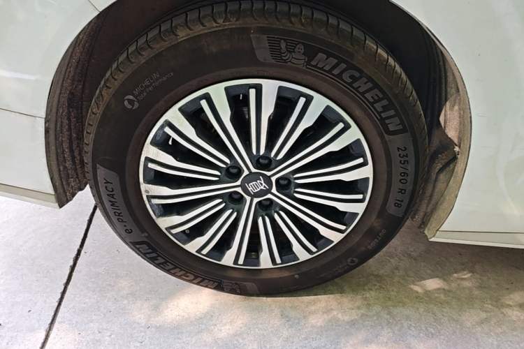 Used BYD Xia 2025 DM-i 1.5T 180km Excellence Model Right Rear Wheel Hub