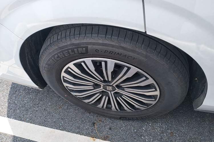 Used BYD Xia 2025 DM-i 1.5T 180km Excellence Model Right Rear Wheel Hub